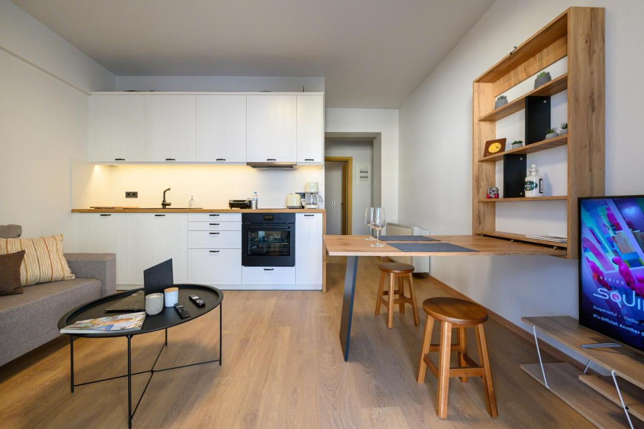 Plato 42 Apartment Каламата Екстериор снимка